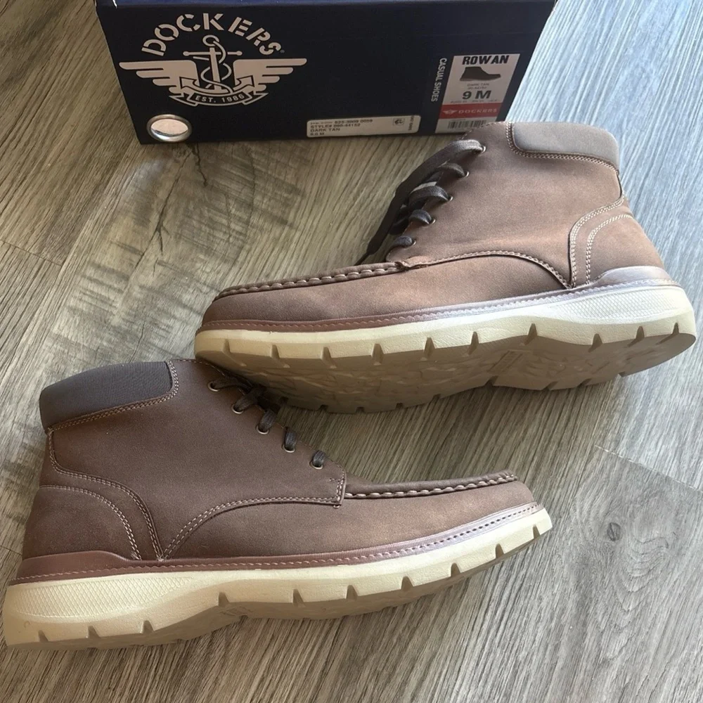 Dockers Rowan boots size 9 Dark Tan color NEW